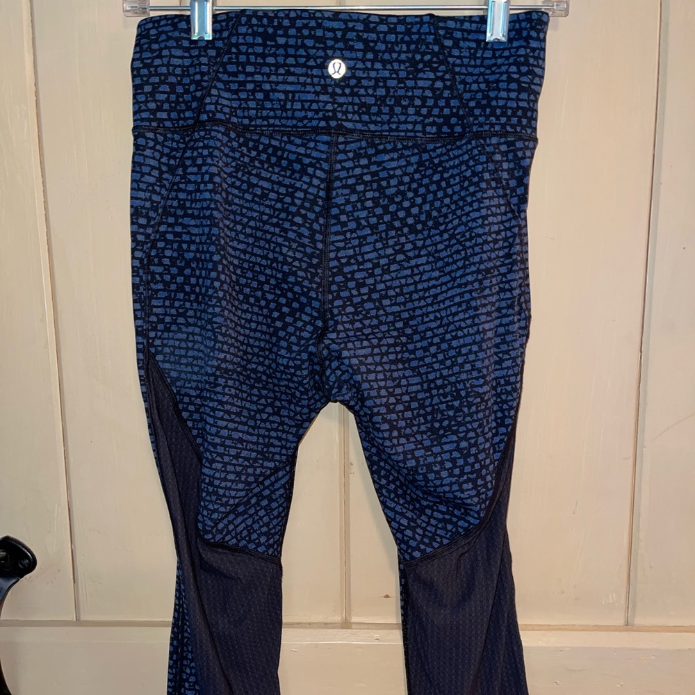 Lululemon, size 4/6, Dark blue and black geometric design, crop leggings.